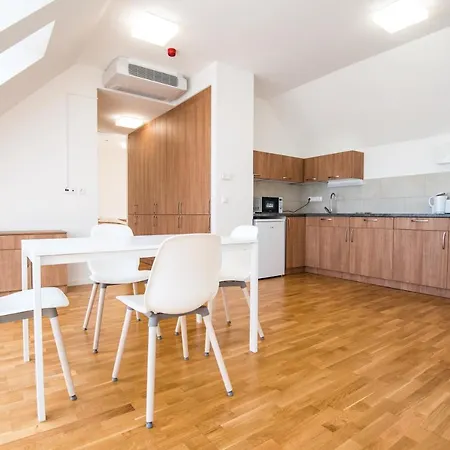 Apartment Nyiltvizi Edzokoezpont *